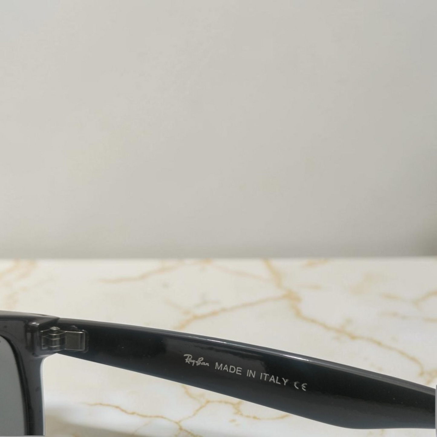 Inspiration of Ray-Ban Wayfarer Polarized Sunglasses Classic Black Frame with Black Lenses