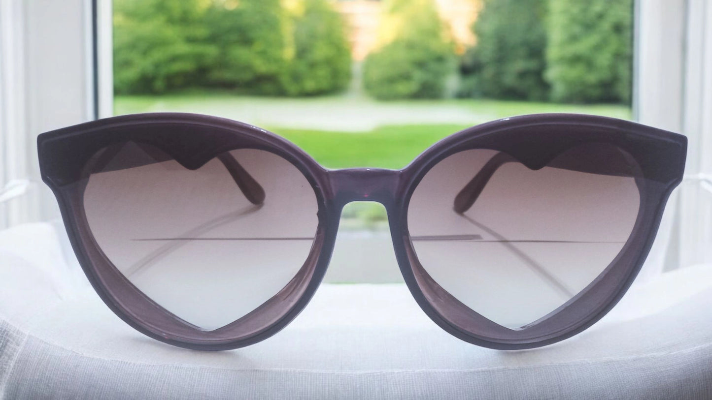 Heart-Shaped Retro Sunglasses – Bold & Unique Eyewear for Trendsetters