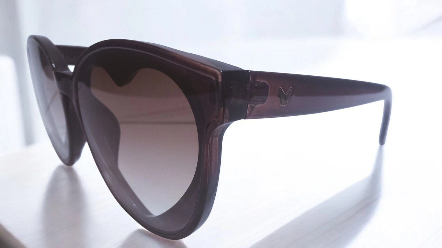 Heart-Shaped Retro Sunglasses – Bold & Unique Eyewear for Trendsetters