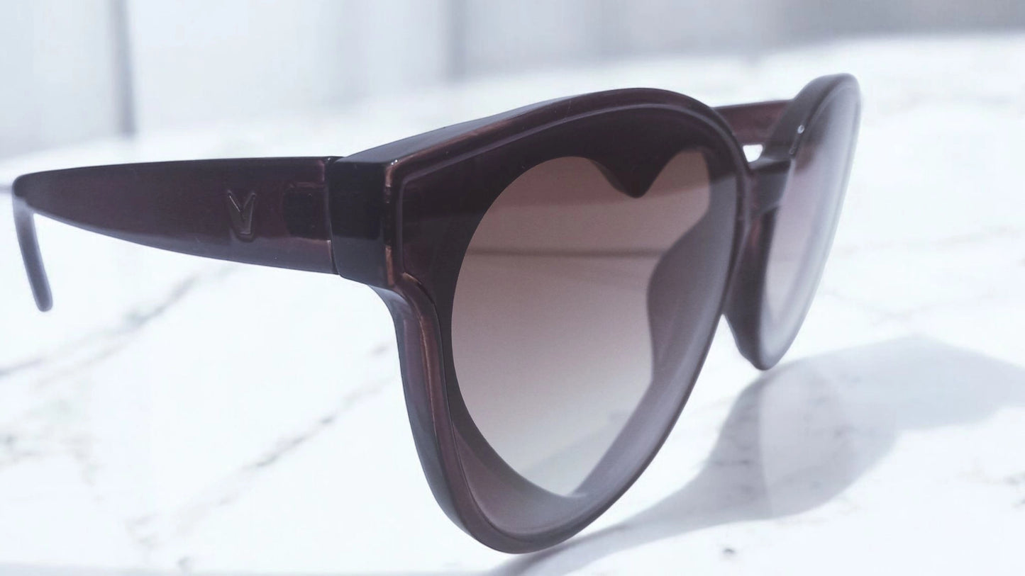 Heart-Shaped Retro Sunglasses – Bold & Unique Eyewear for Trendsetters