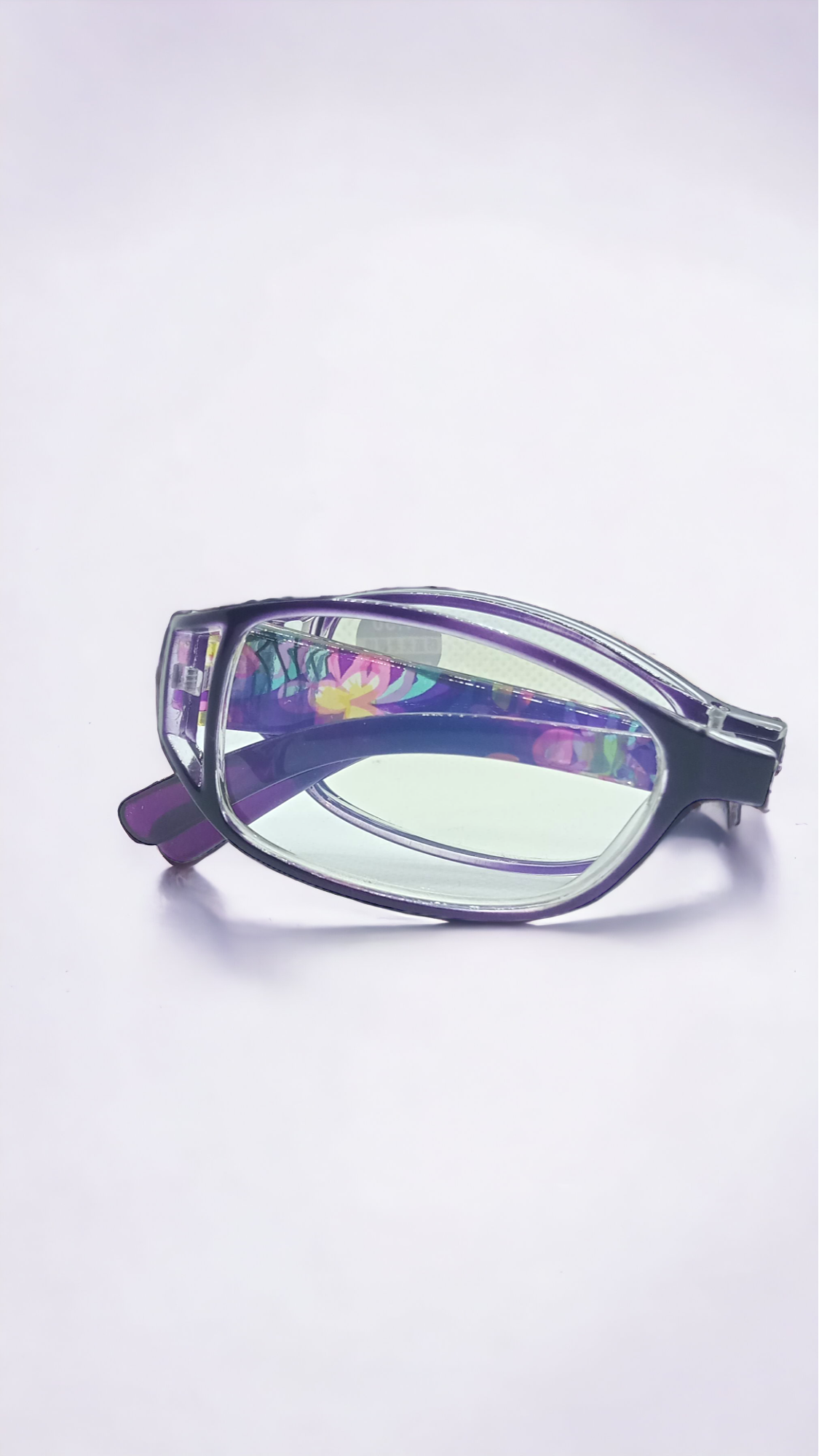 Female:Beautiful and stylish folding reading presbyopia eye sight glasses.