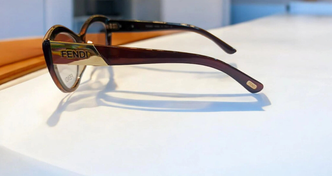 Fendi Elegant Cat-Eye Eyeglasses – Sophisticated Style with a Bold Touch"