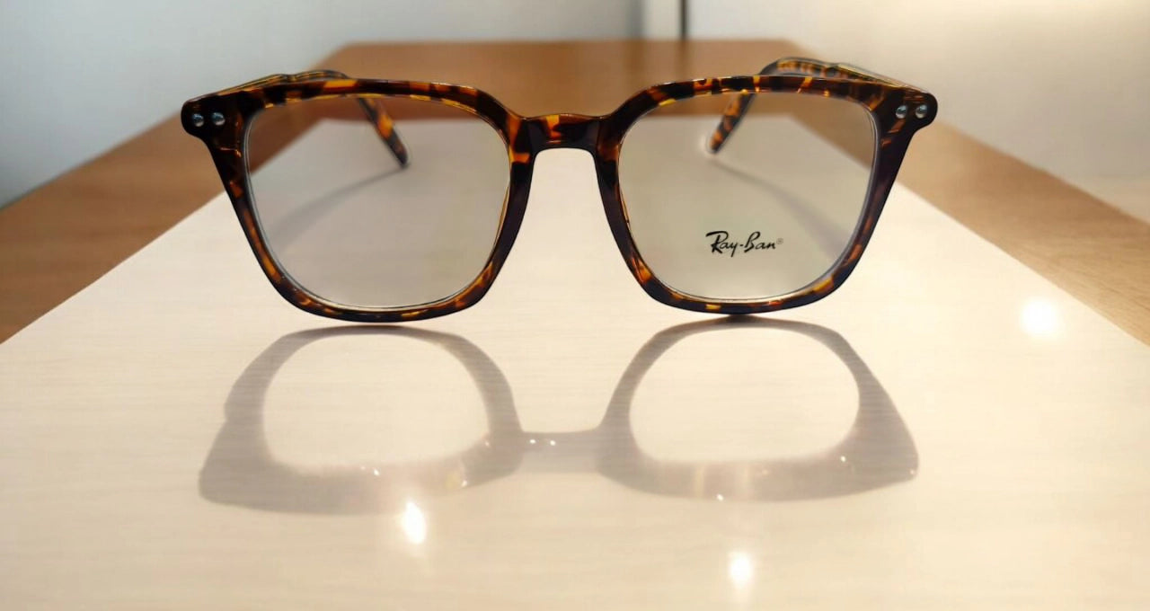 Ray-Ban Tortoiseshell Eyeglasses – Timeless Elegance with a Modern Touch