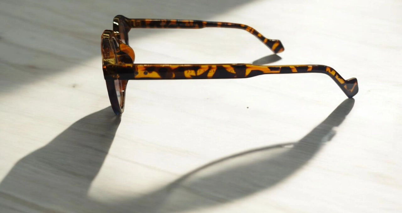 Marc Jacobs Round Tortoiseshell Glasses – Bold, Fashion-Forward, and Timeless