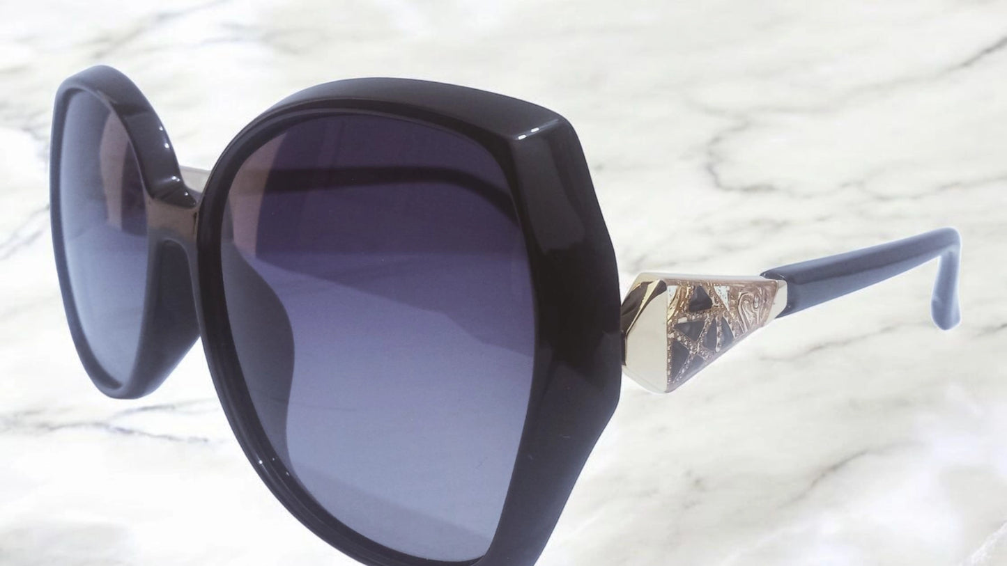 Elegant Oversized Black Sunglasses with Golden Detailing