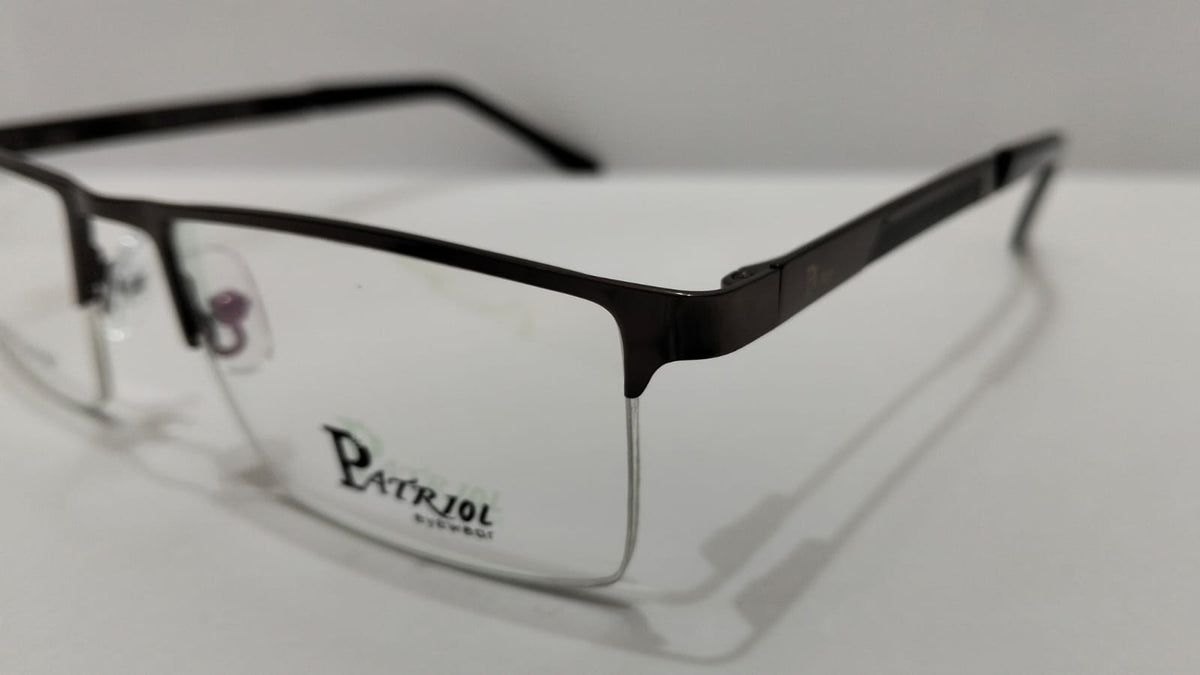Angled view of the Patriol 2219 black browline frame