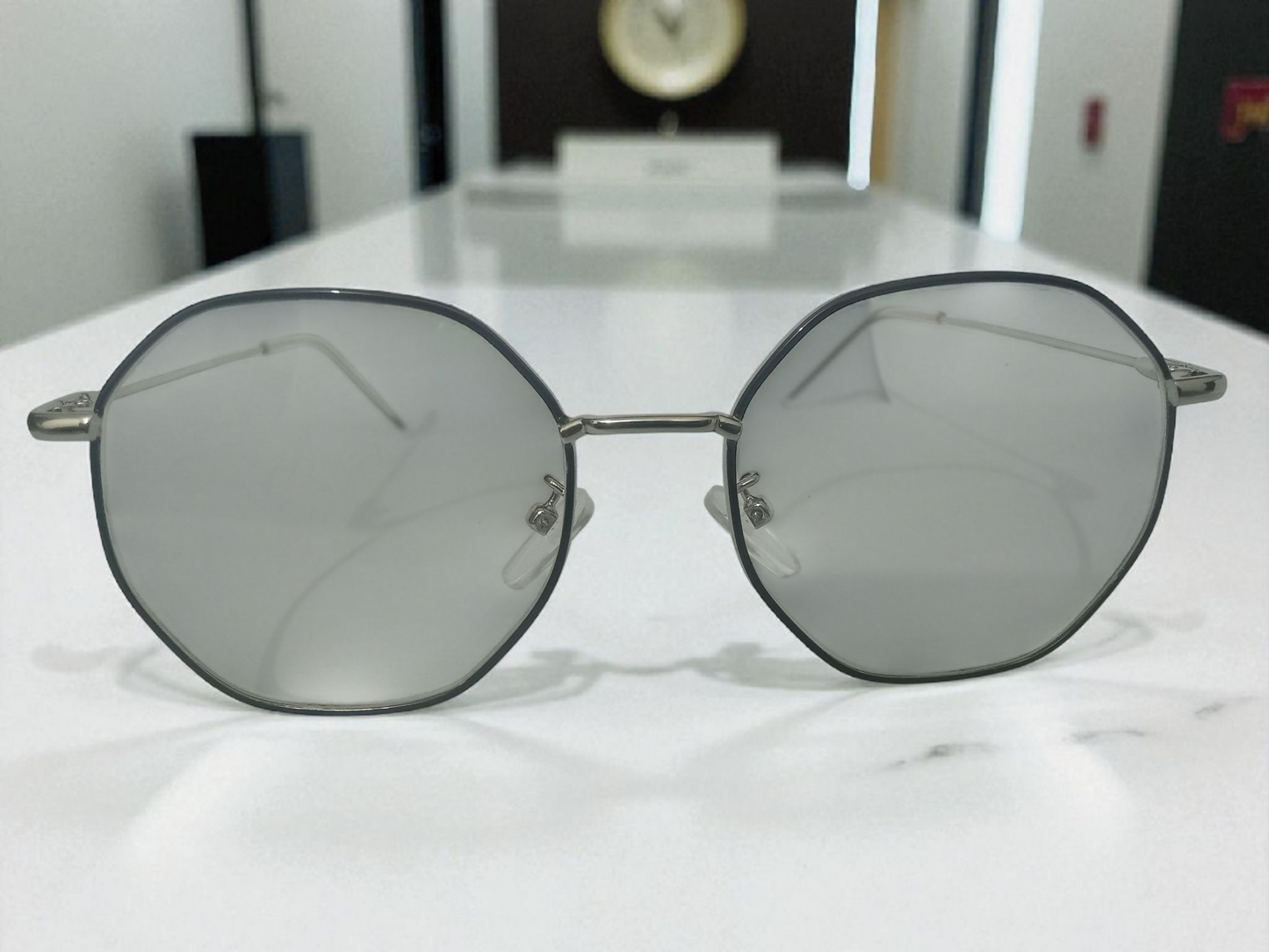 Premium Octagon Rimless Eyewear – Silver Frame with Gradient Lenses | Bird Eye Optics