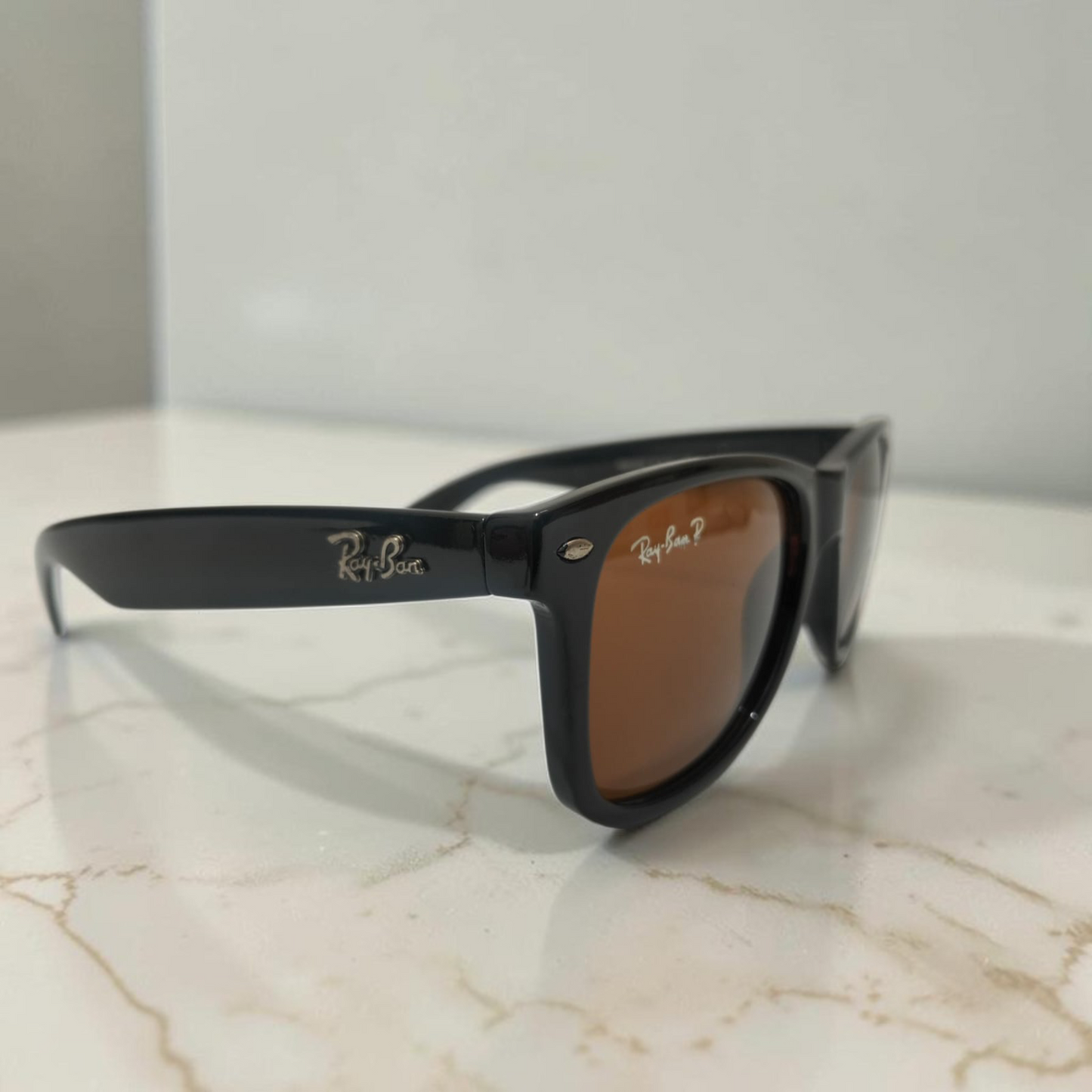 Inspiration of Ray-Ban Wayfarer Polarized Sunglasses  Classic Black Frame with Brown Lenses