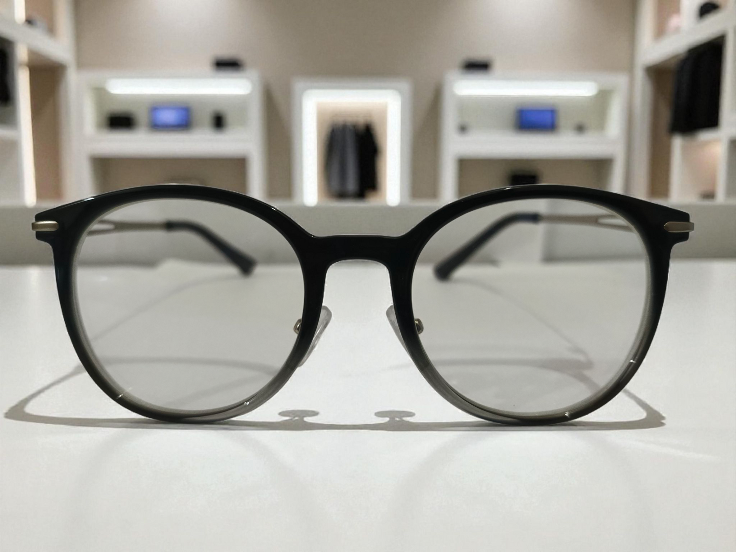 Modern Full Rim, Lightweight and trendy frame.